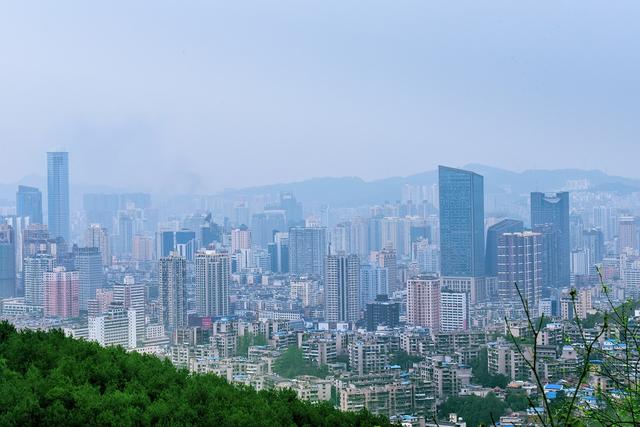 贵州gdp_贵州贵阳与云南昆明的2020年一季度GDP出炉,两者成绩如何？