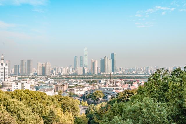 2017年gdp排名_与2017年相比,山东2个城市GDP全国城市排名上升,菏泽是最大黑马